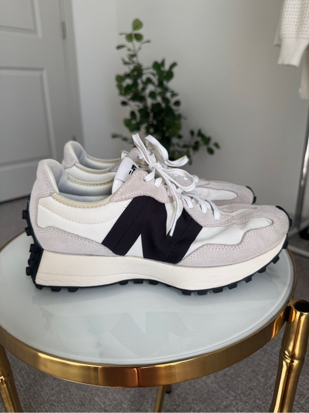 New Balance 327 White and Black Suede-Trim Runner Sneakers Size 8.5 - Picture 3 of 15